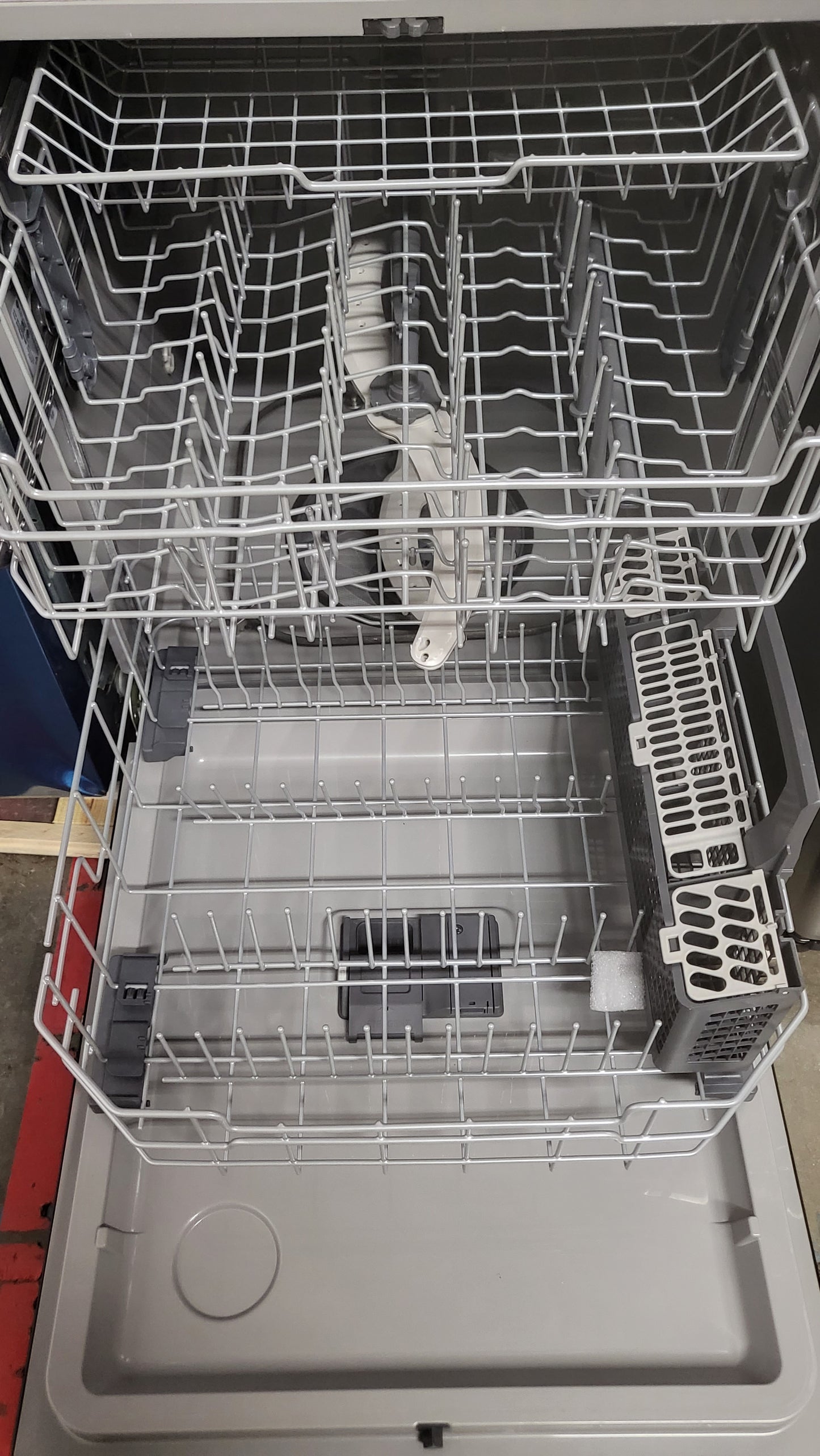GE ENERGY STAR Top Control w/ Plastic Interior Dishwasher - GDT630PGRBB