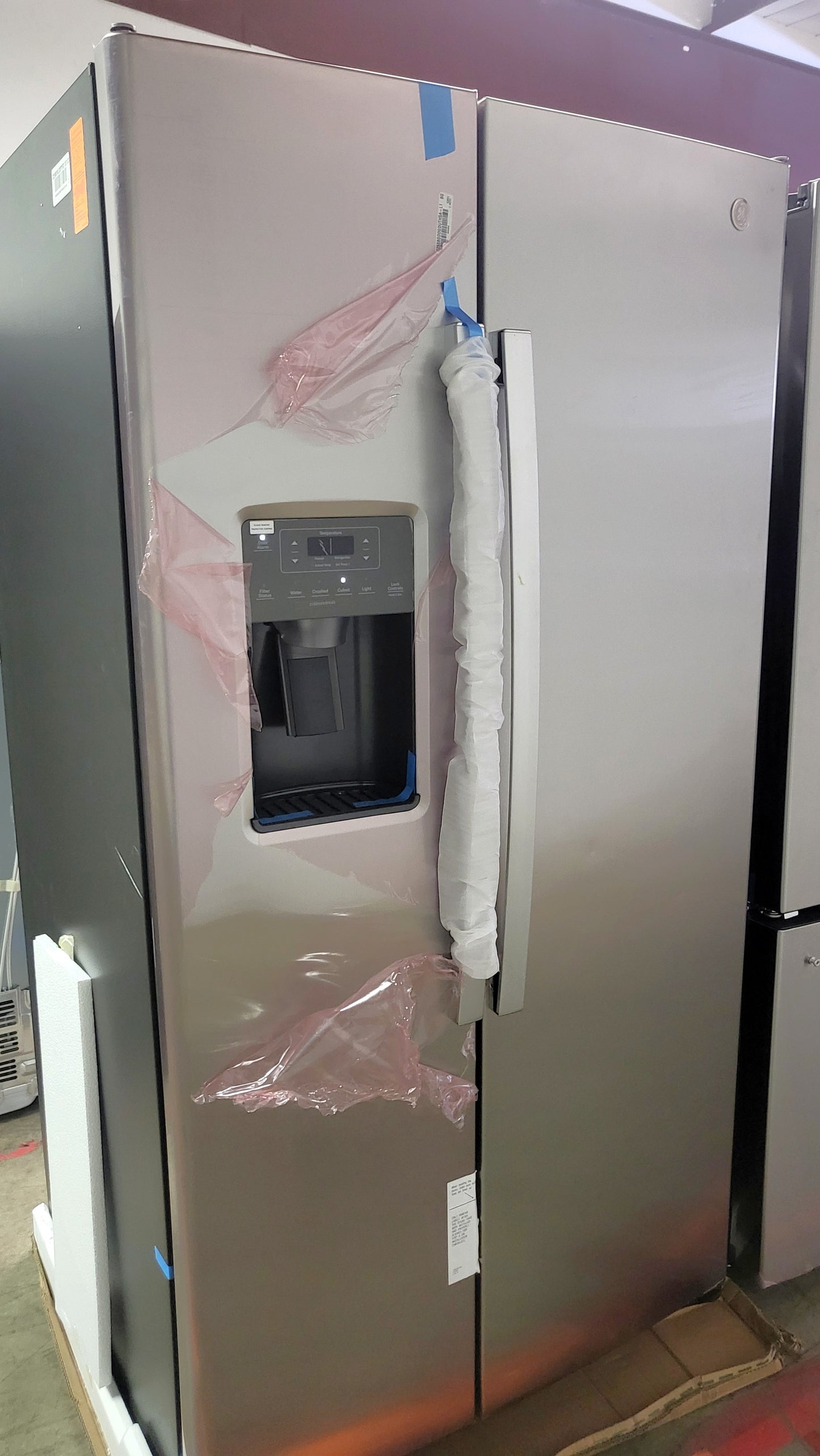GE ENERGY STAR 25.3 Cu. Ft. Side-By-Side Refrigerator - GSE25GYPFS