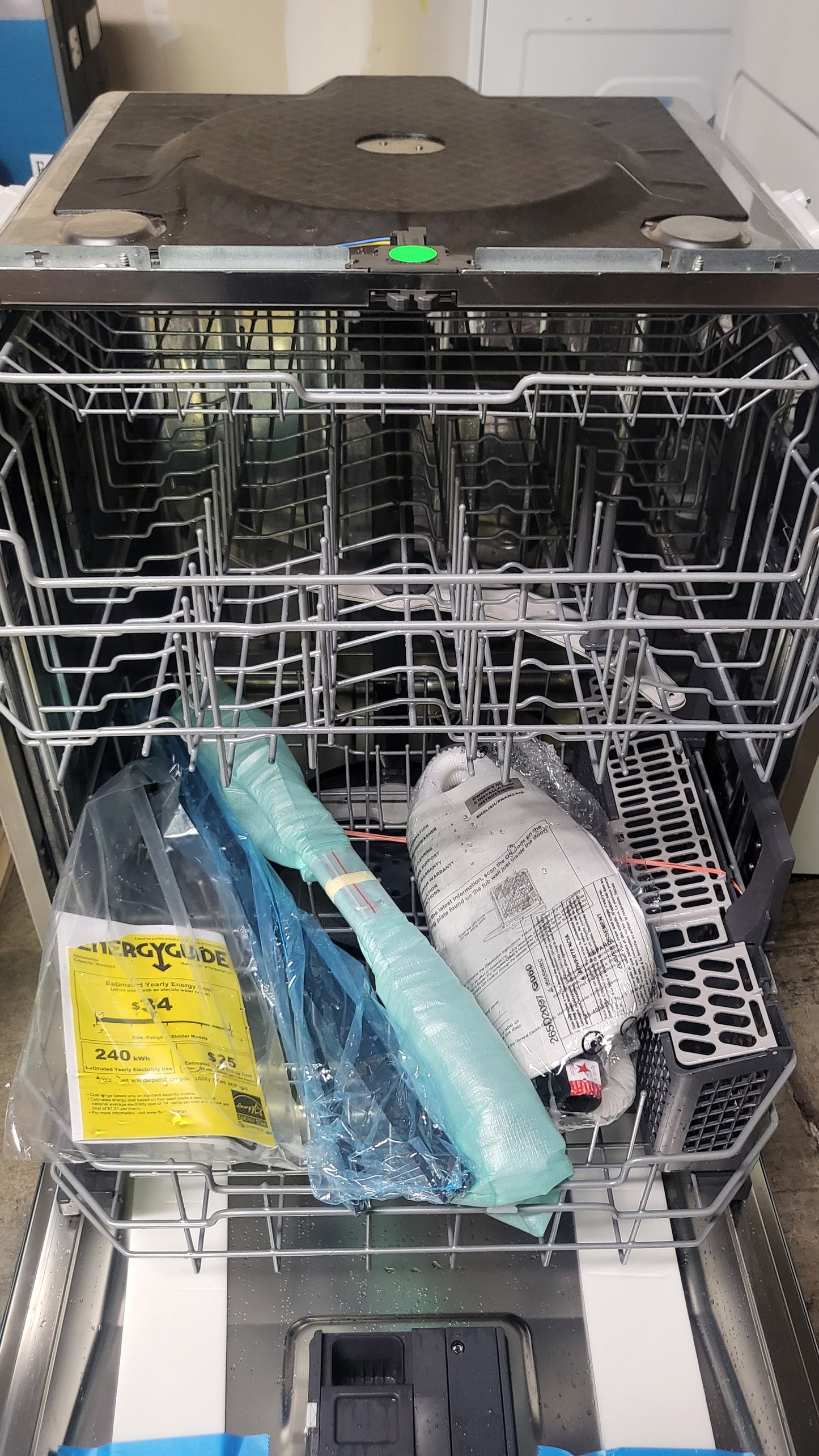 GE ENERGY STAR Front Control Dishwasher - GDT650SYVFS
