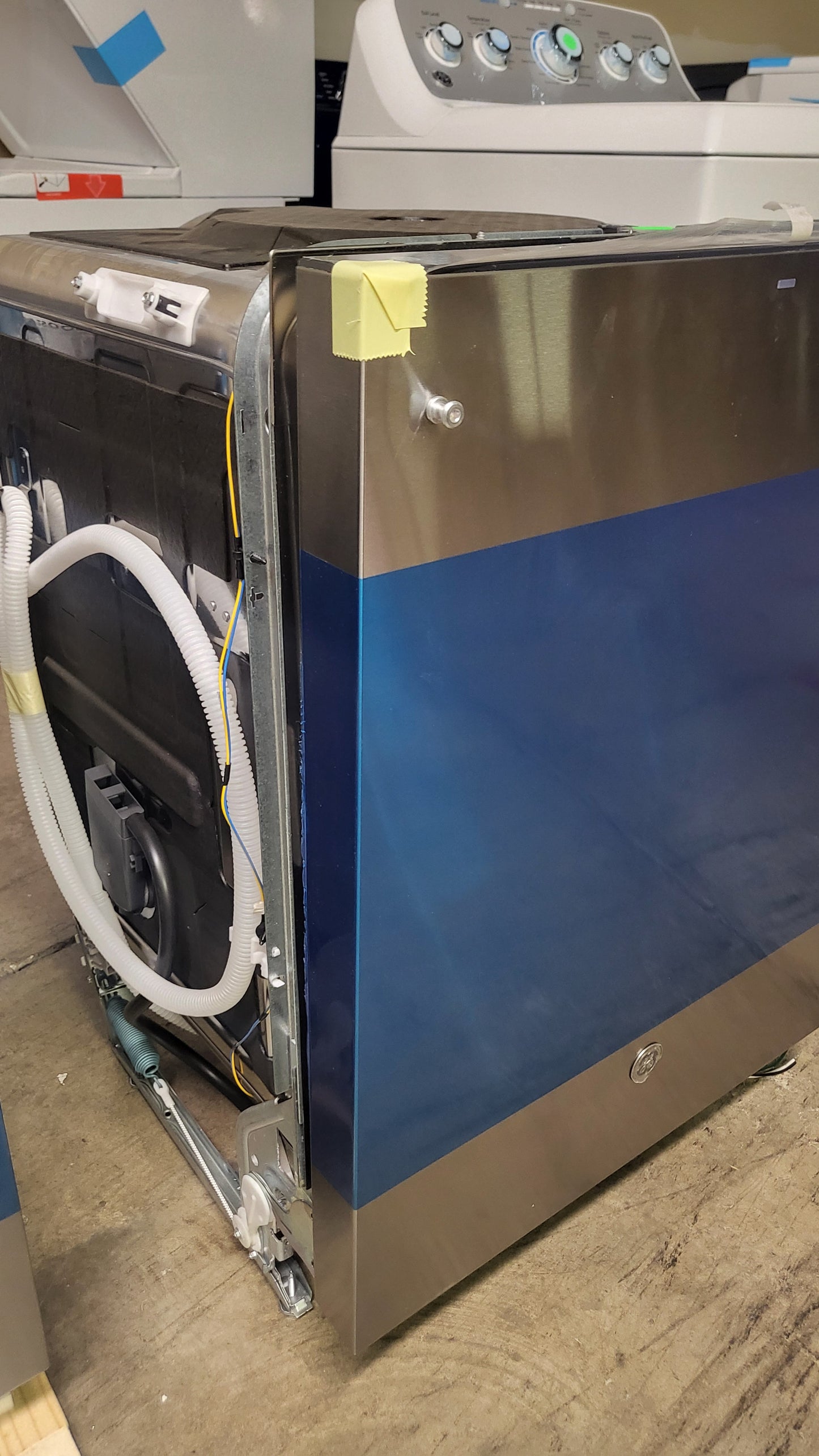 GE ENERGY STAR Front Control Dishwasher - GDT650SYVFS