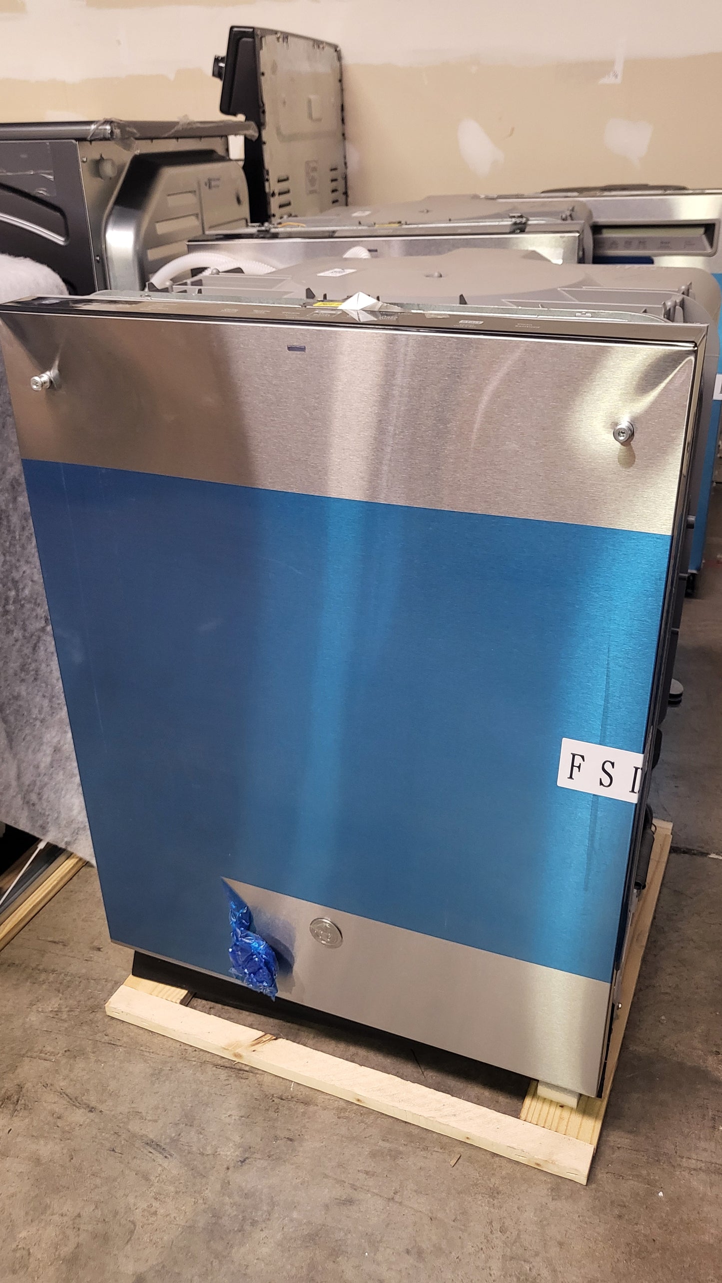 GE ENERGY STAR Top Control with Plastic Interior Dishwasher - GDT630PYRFS