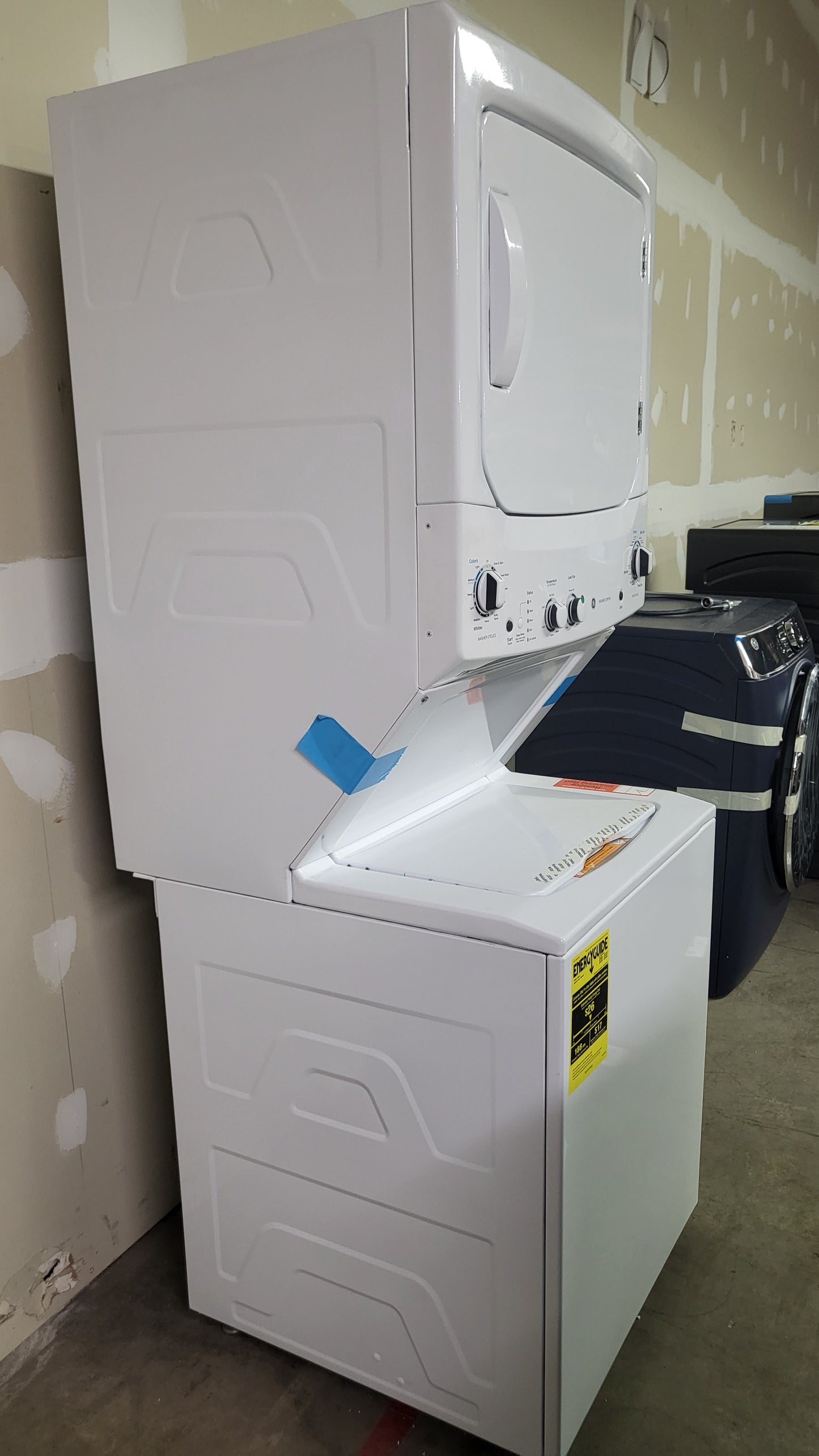 GE Unitized Spacemaker 3.8 Cu. Ft. Washer and 5.9 Cu. Ft. Electric Dryer - GUD27ESSMWW