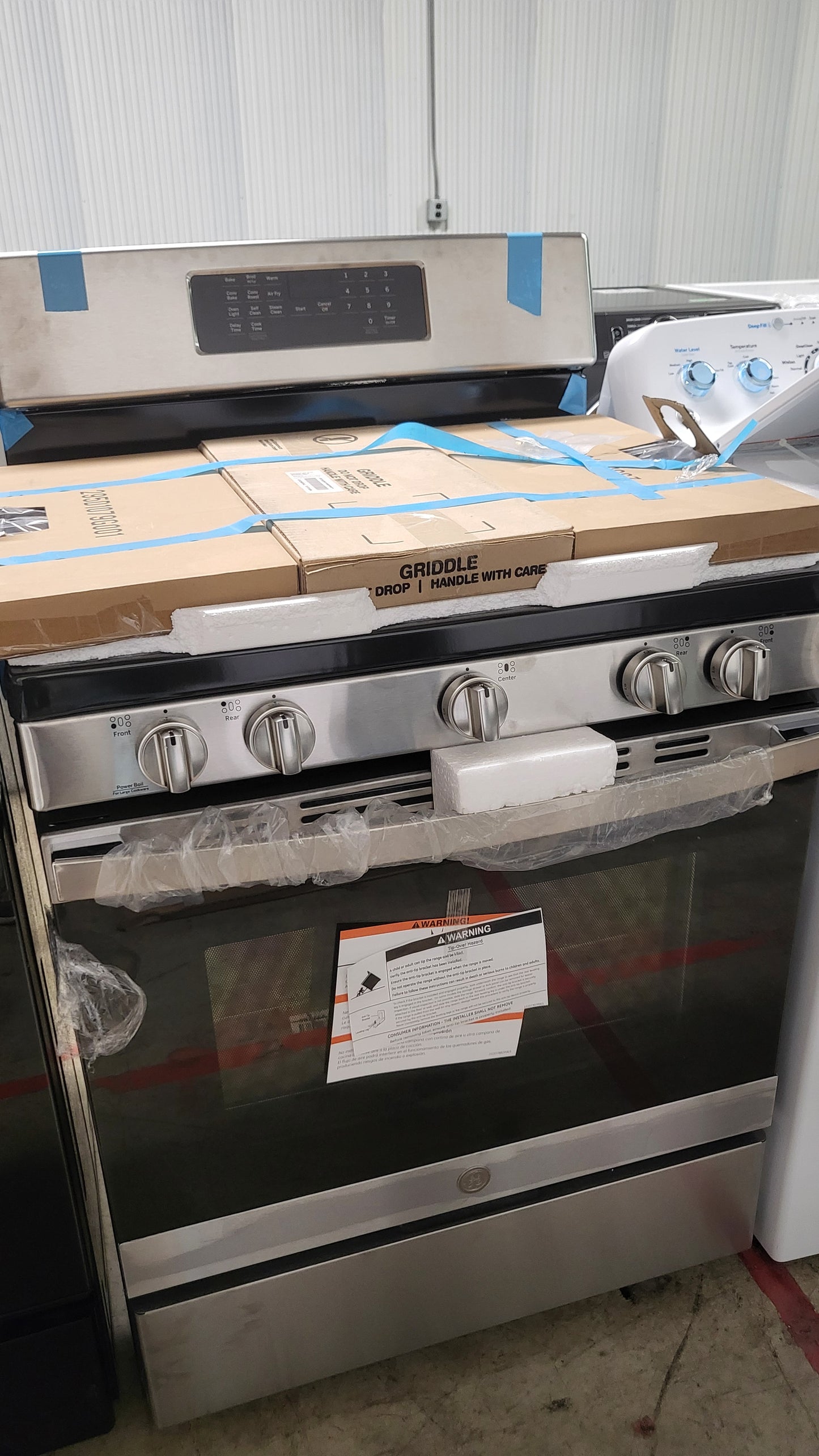GE 30" Free-Standing Gas Convection Range w/ No Preheat Air Fry - JGB735SPSS