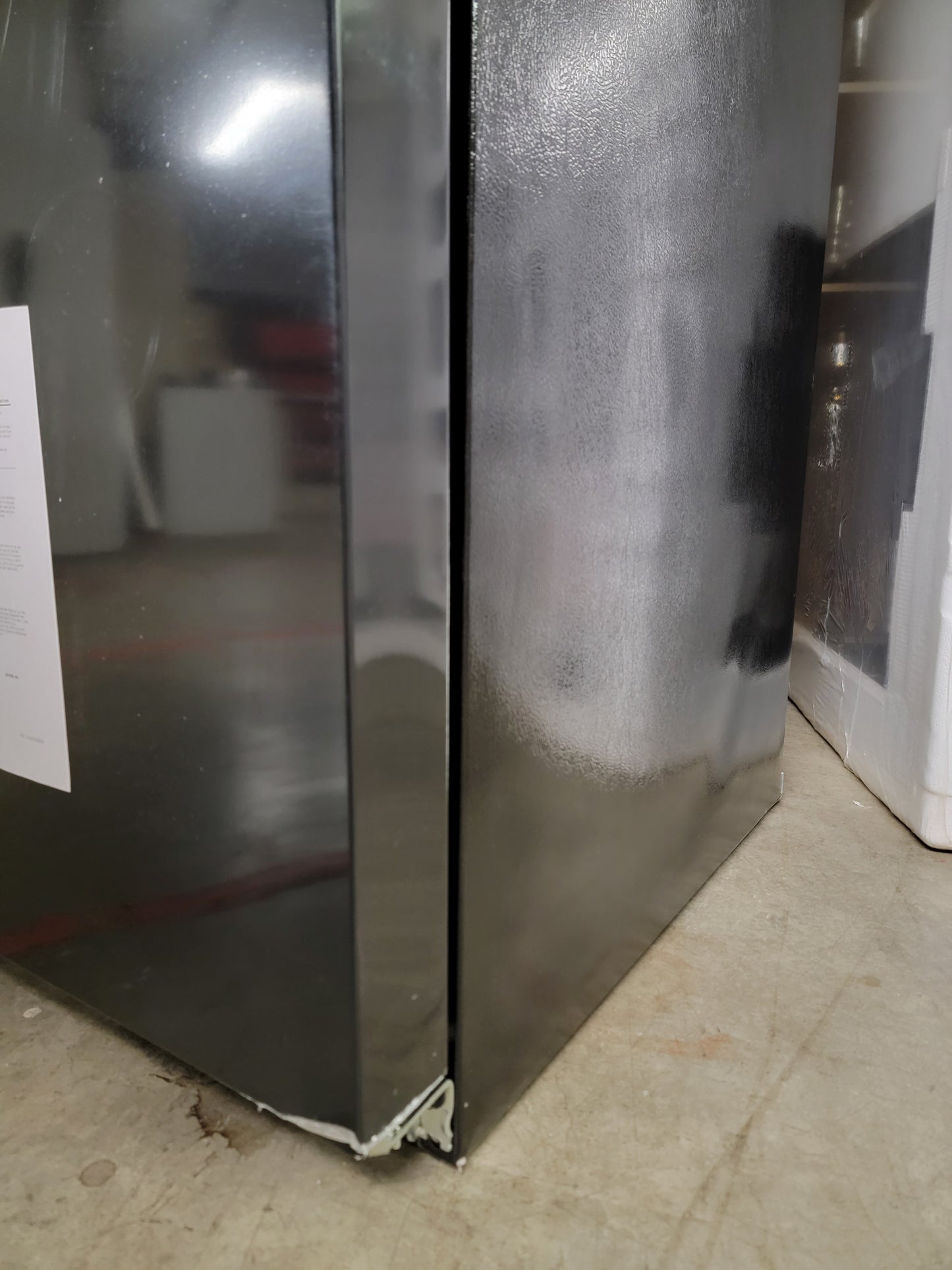 Frigidaire 25.6-cu ft Side-by-Side Black Refrigerator /w Water & Ice Dispenser ENERGY STAR - FRSS2623AB