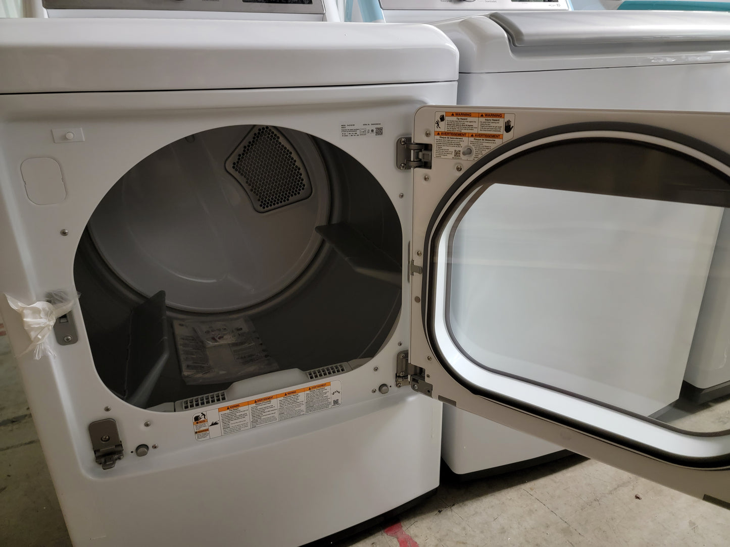 LG TurboWash3D 5.5 cu ft High Efficiency Smart Top-Load Washer & LG EasyLoad 7.3 cu ft Smart Gas Dryer Set (White) ENERGY STAR - WT7400CW/DLG7401WE