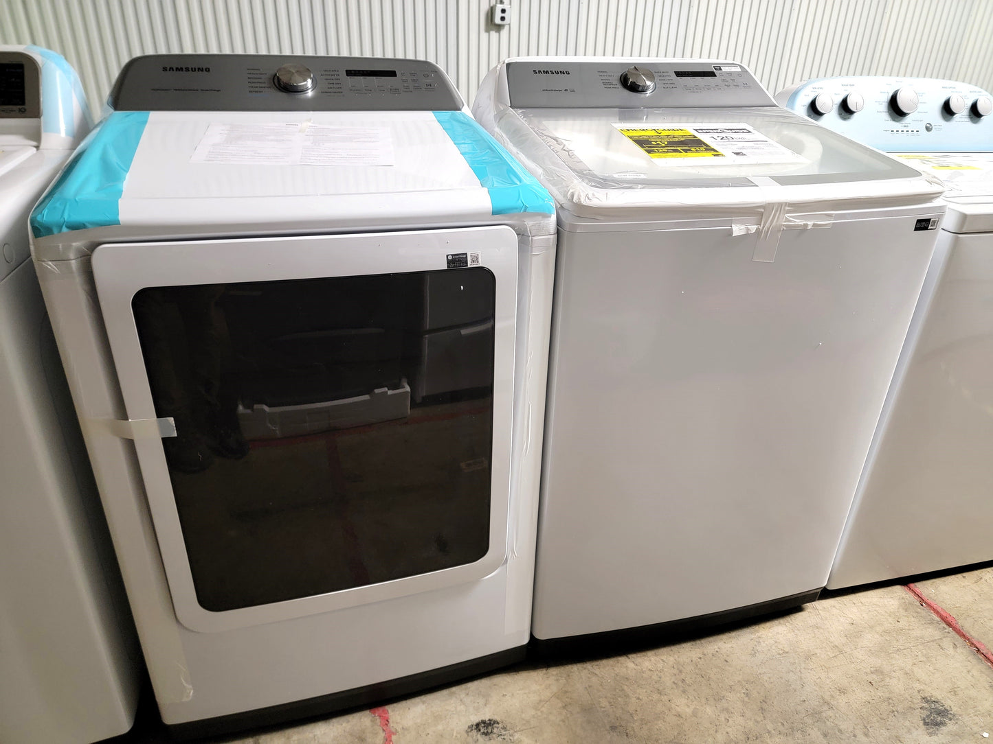 Samsung 5 cu ft High Efficiency Top-Load Washer & 7.4 cu ft Steam Cycle Smart Electric Dryer Set (White) ENERGY STAR - WA50R5200AW/DVE52A5500W