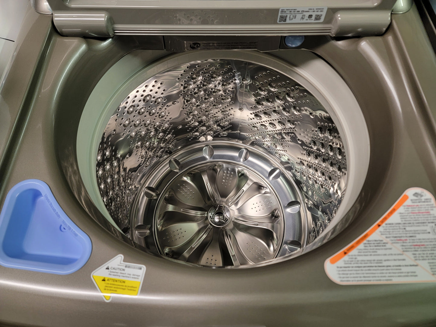 LG TurboWash 5.5 cu ft Mega Capacity Top-Load Washer - WT7400CV