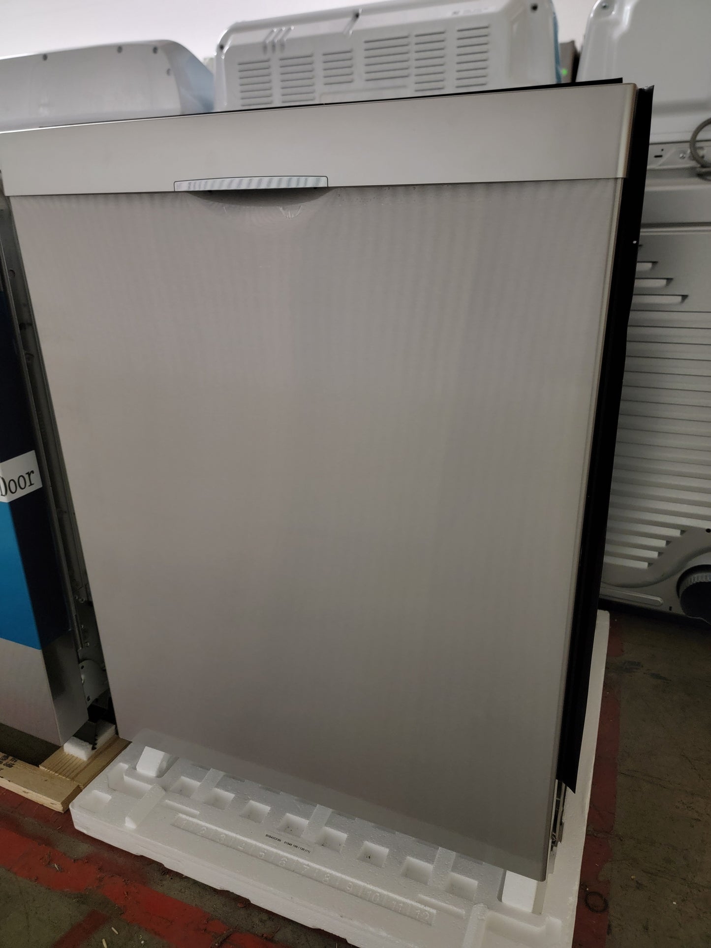 Bosch 300 Series Top Control 24-in Smart Built-In Dishwasher /w Third Rack - SHS43CF5N