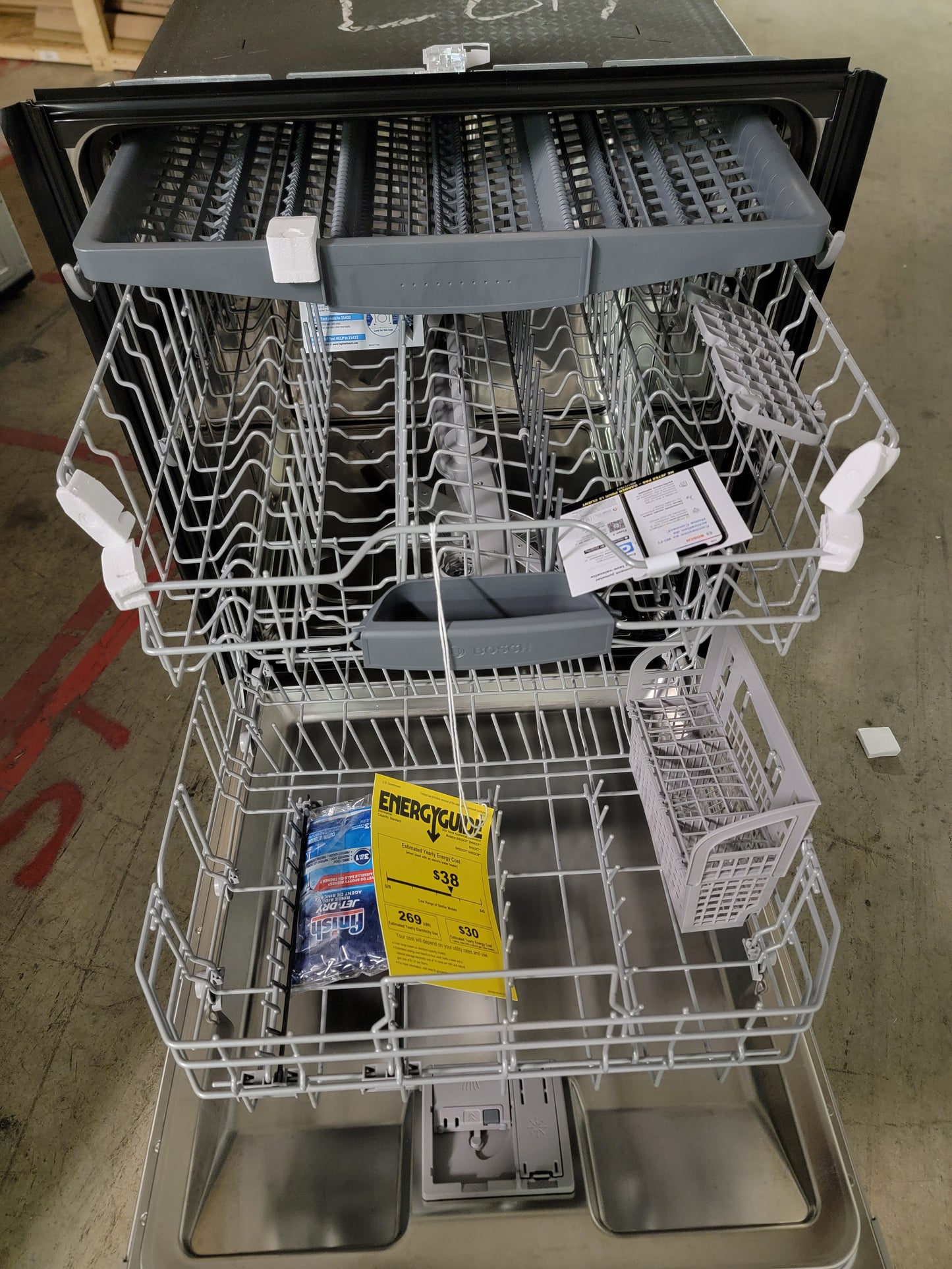 Bosch 300 Series Top Control 24-in Smart Built-In Dishwasher /w Third Rack - SHS43CF5N