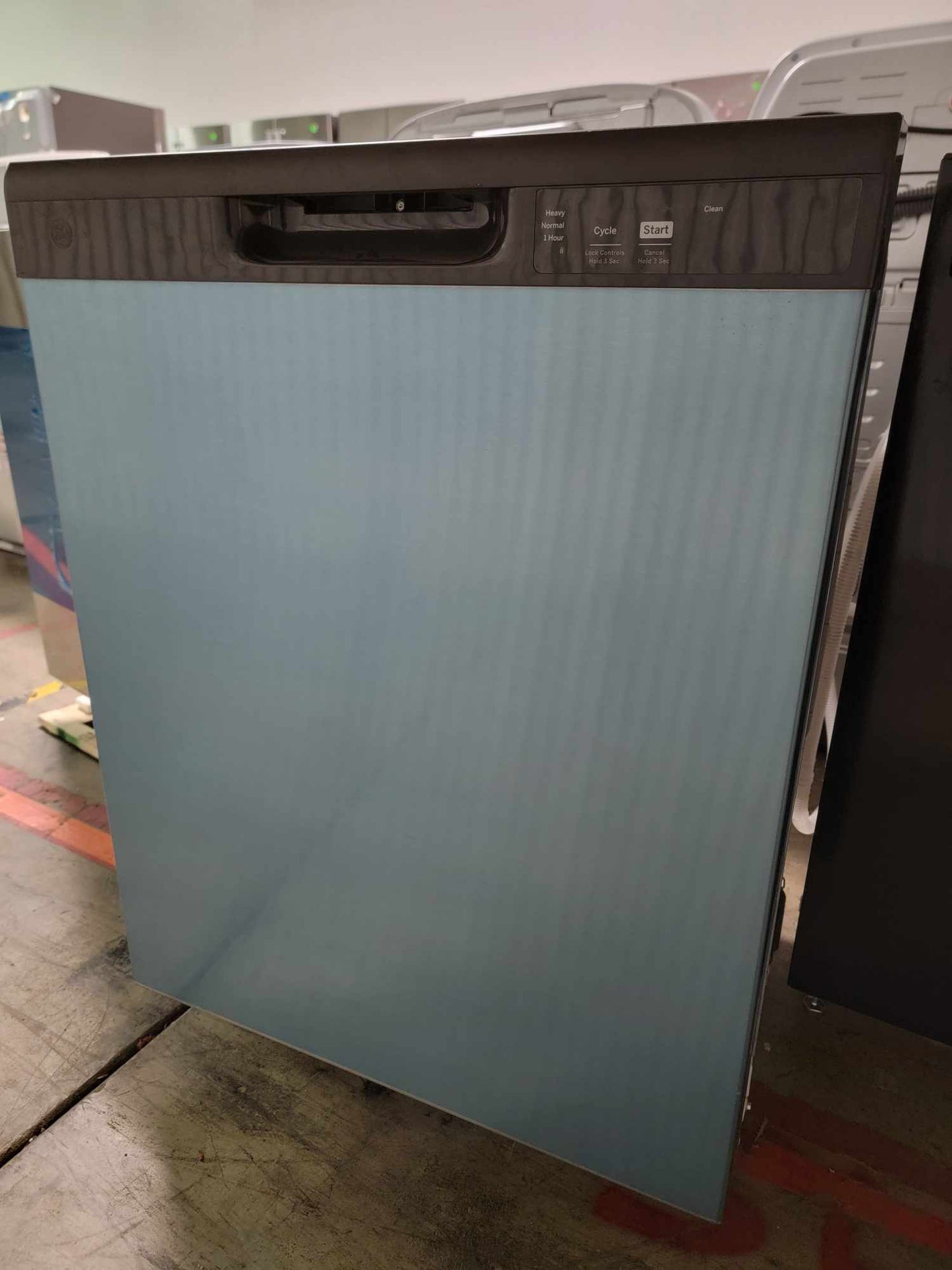 GE Dishwasher with Front Controls - GDF460PSTSS