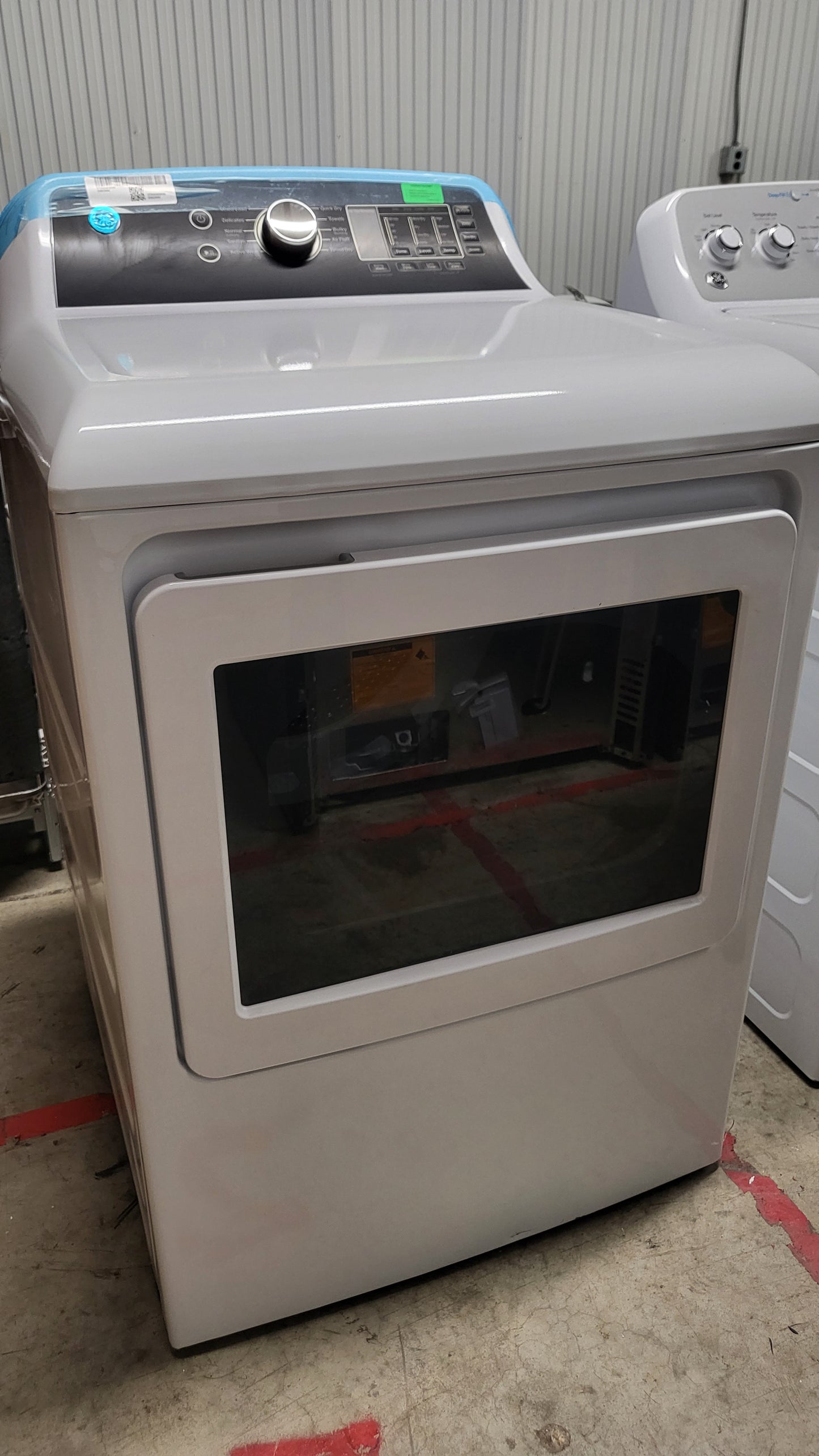 GE 7.4 cu. ft. Capacity Gas Dryer Front Load with Sensor Dry - GTD58GBSVWS