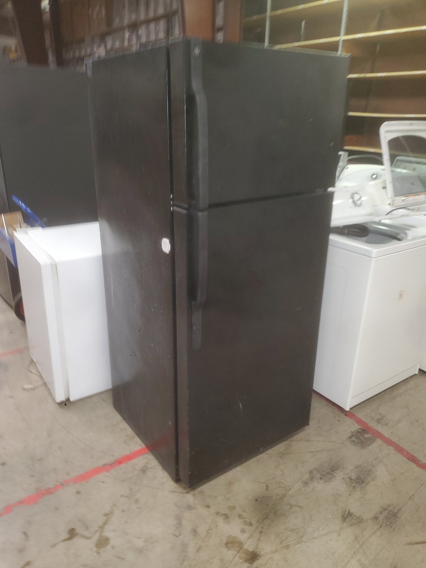 GE 18.1 Cu. Ft. Top-Freezer Refrigerator ENERGY STAR - GTH18EBCBB