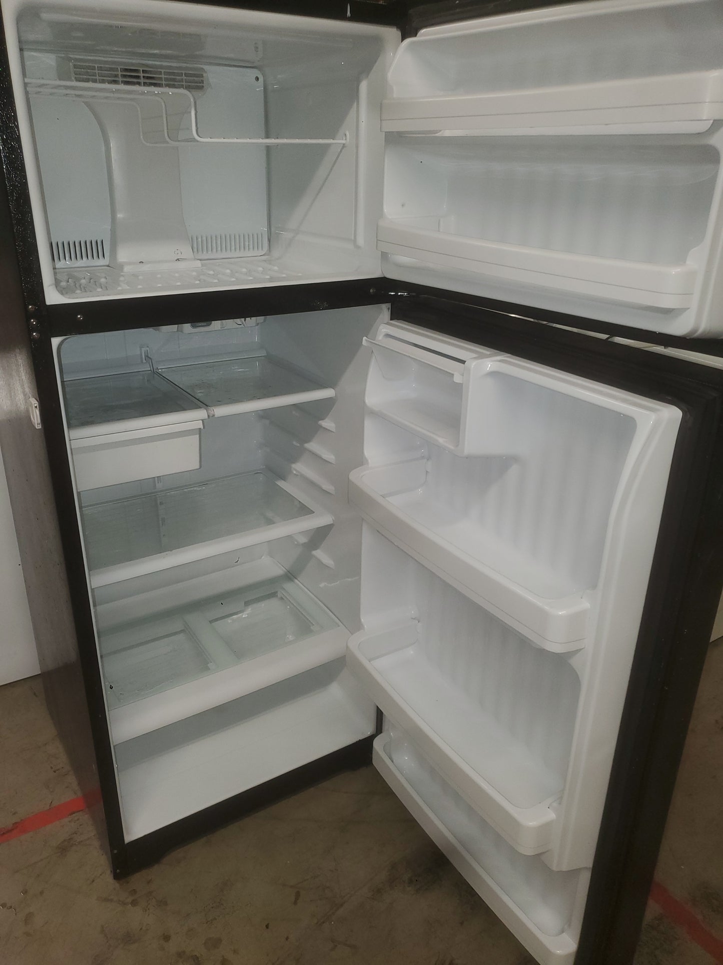 GE 18.1 Cu. Ft. Top-Freezer Refrigerator ENERGY STAR - GTH18EBCBB
