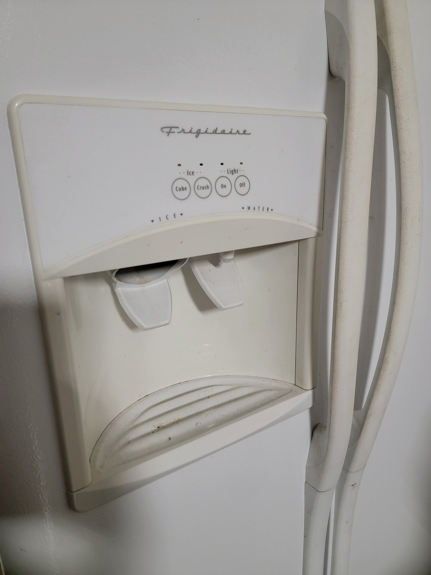 Frigidaire Side-by-Side Refrigerator /w Dispensor - FRS23KF5DW2