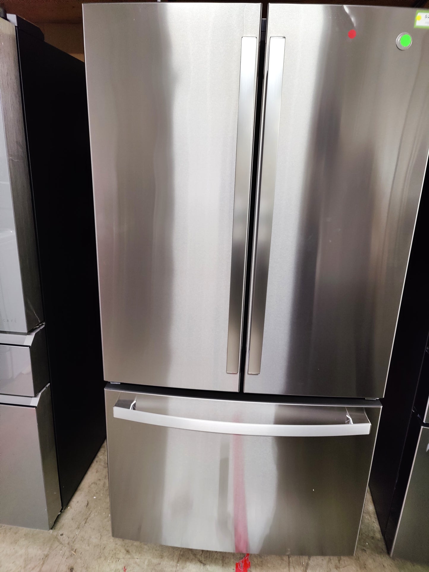 GE 27.0CuFt Fingerprint Stainless French-Door Refrigerator Inside Water/IceMaker