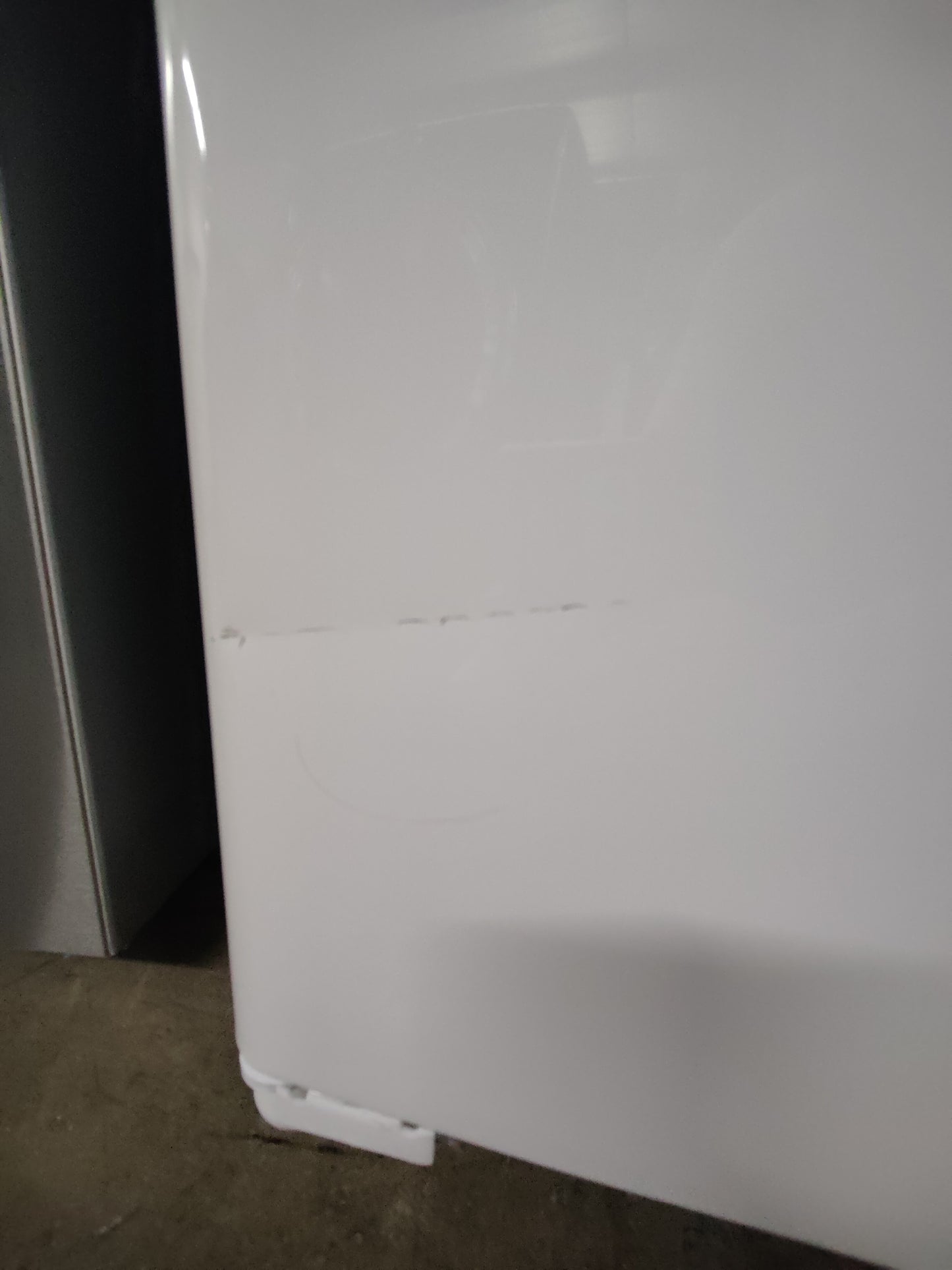 GE 25.3Cu Ft Side-By-Side Refrigerator with Filtered Water/Ice Dispenser (White)
