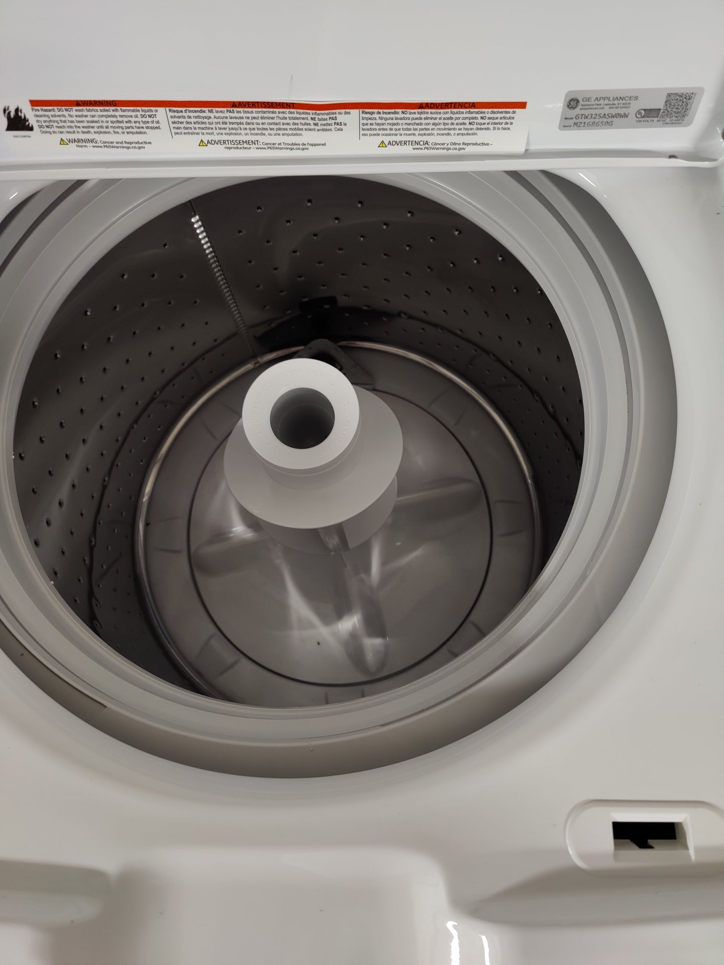 GE 4.0 cu. ft. Capacity Washer with Stainless Steel Basket - GTW325ASWWW