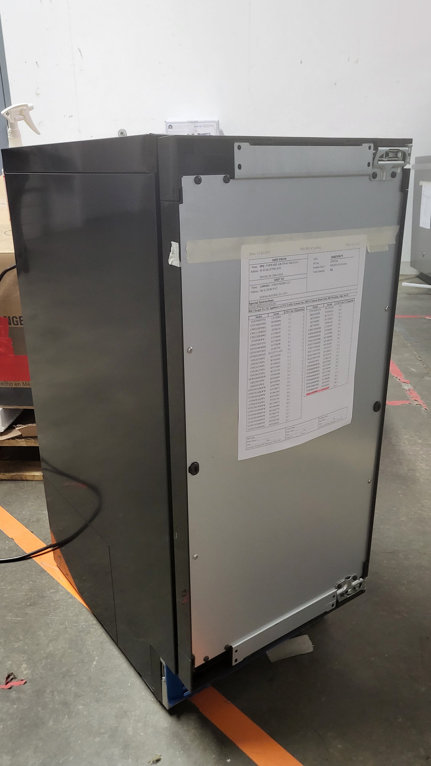 GE 15" 50lb Built-In or Freestanding Ice Maker w/ Cubed Ice - UCC15NPRII