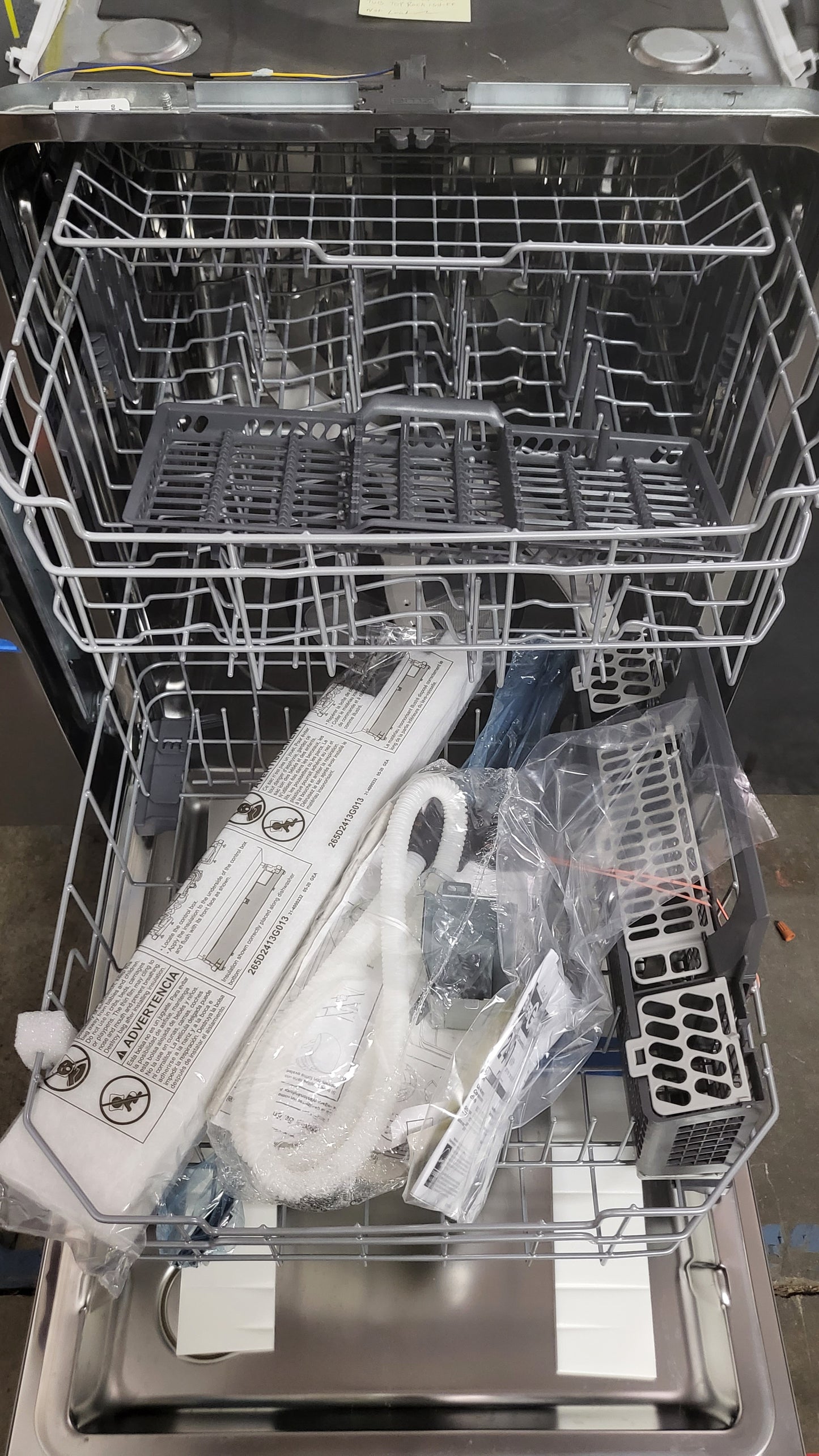 GE Fingerprint Resistant Front Control Dishwasher - GDF670SYVFS