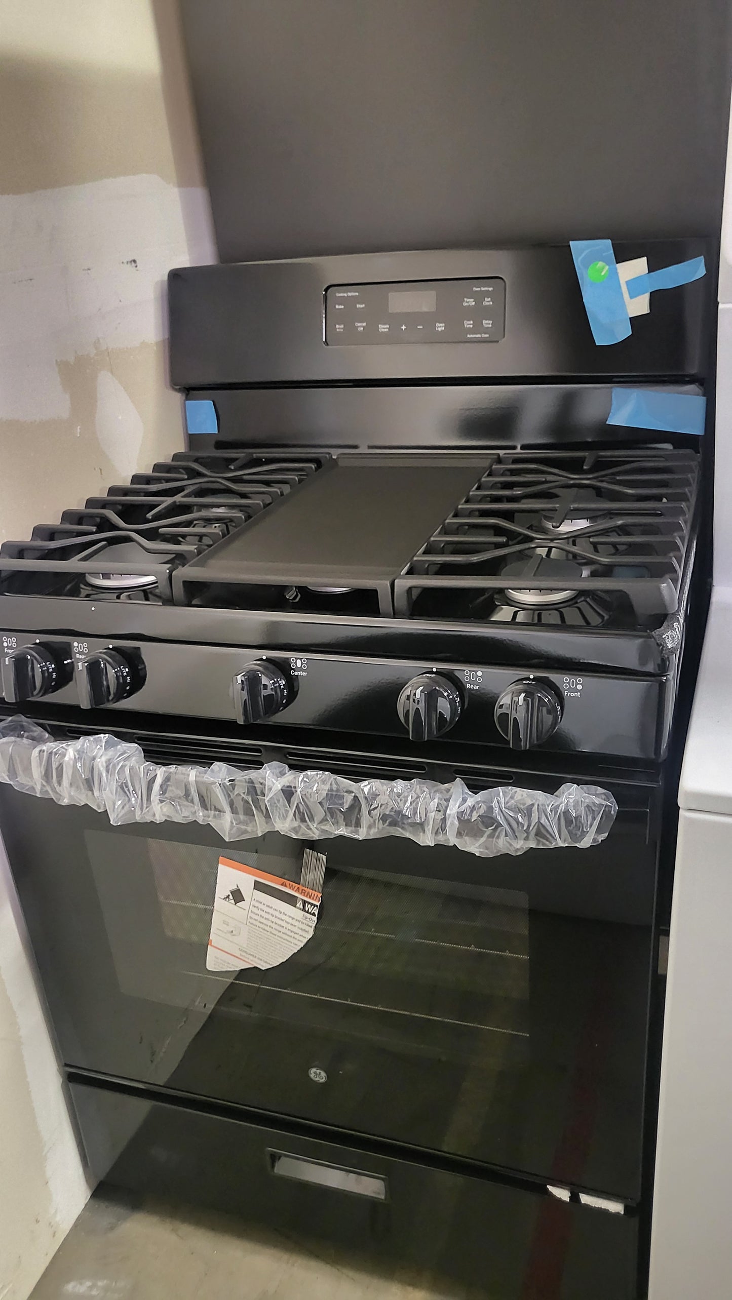 GE 30" Free-Standing Gas Range - JGBS66DEKBB