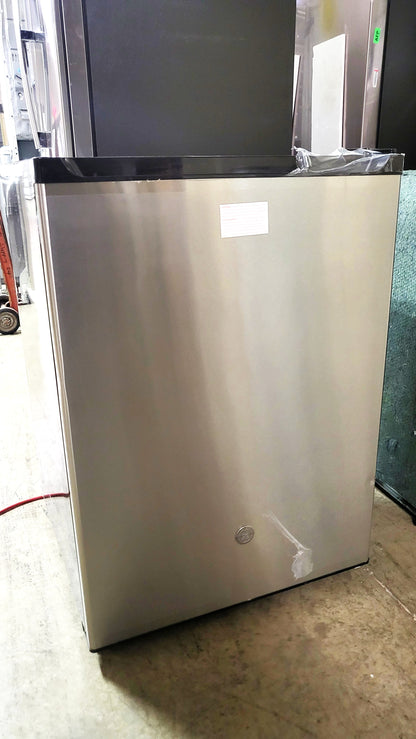 GE ENERGY STAR Compact Refrigerator - GCE06GSHSB
