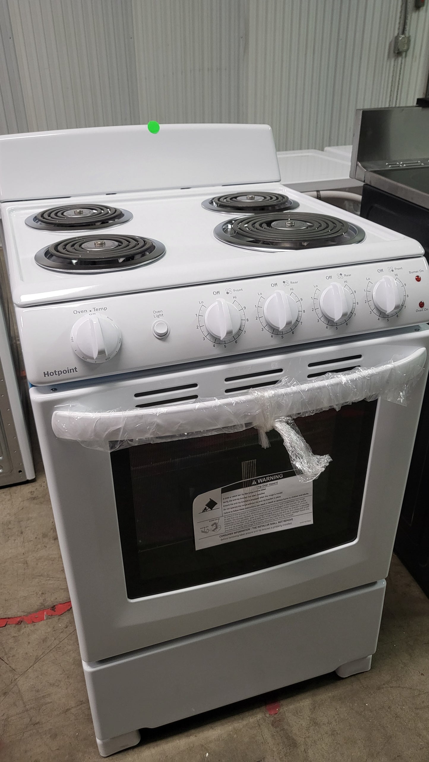 HOTPOINT 24" ELECTRIC FREE-STANDING FRONT-CONTROL RANGE - RAS240DMWW
