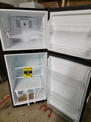 GE 11.6 cu. ft. Top-Freezer Refrigerator - GPE12FSKSB