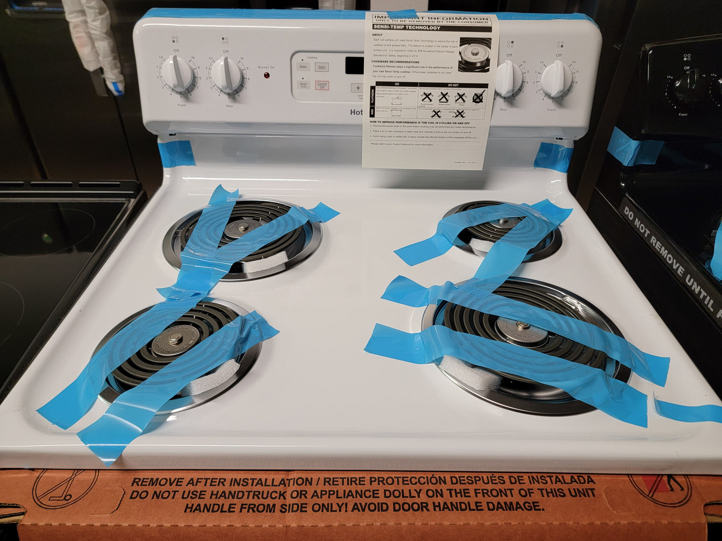 Hotpoint 30 in. 5.0 cu. ft. Electric Range White - RBS360DMWW
