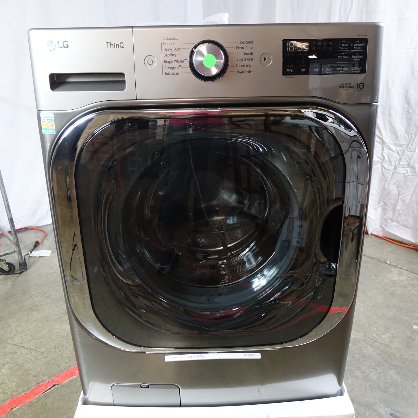 LG 5.2cu Stackable Front Load Washer w/ Steam - WM8980HVA