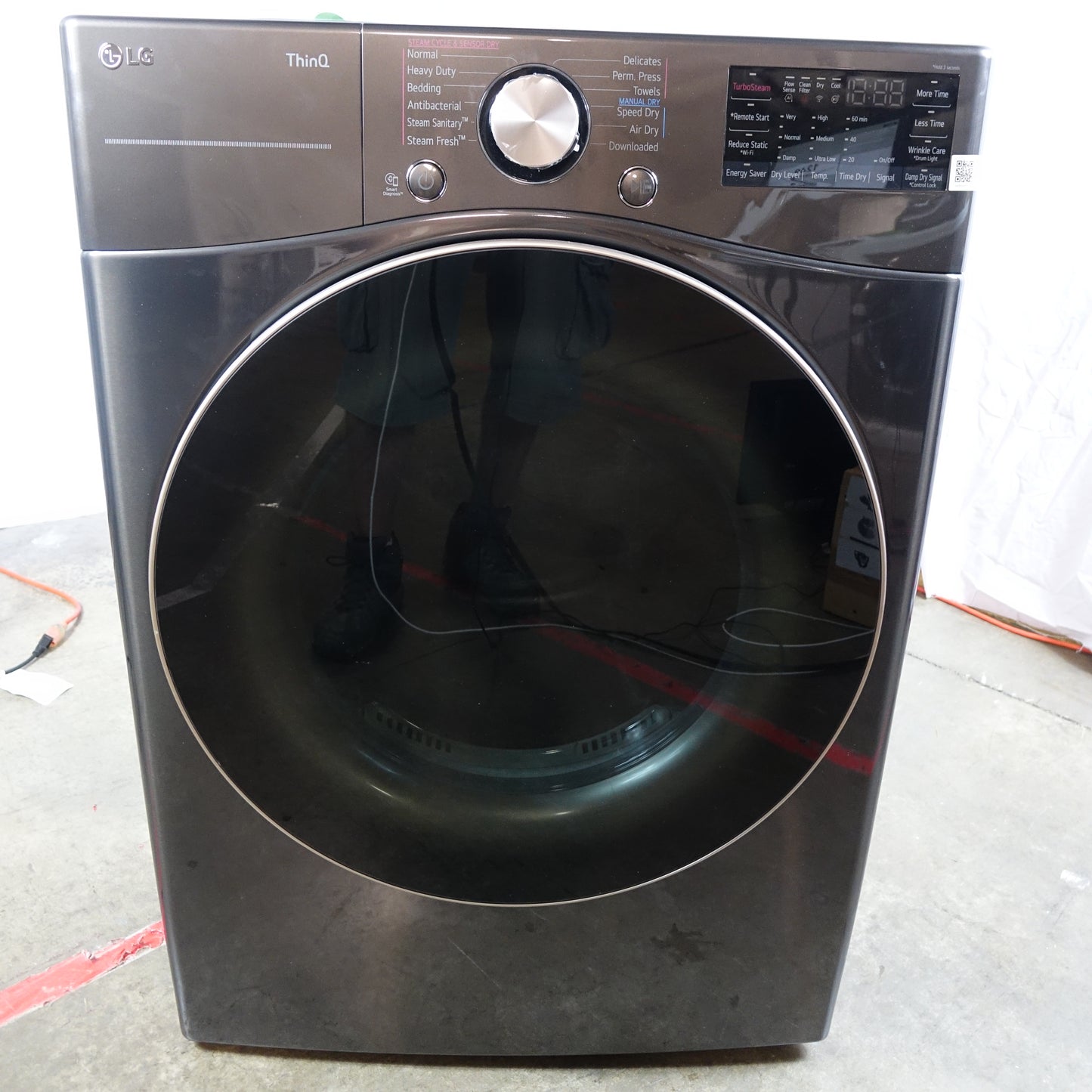 LG 4.5cu Stackable Front Load Washer & 7.4cu Electric Dryer - Black Steel