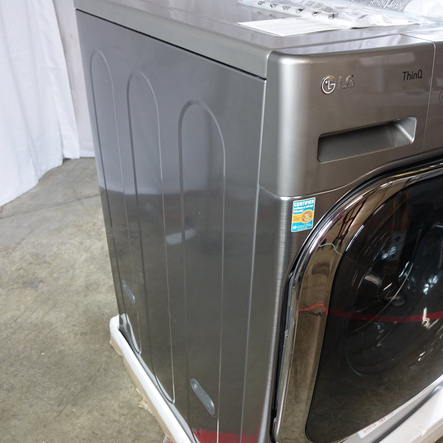 LG 5.2cu Mega Capacity Front Load Washer & 9.0cu Electric Dryer - Graphite Steel