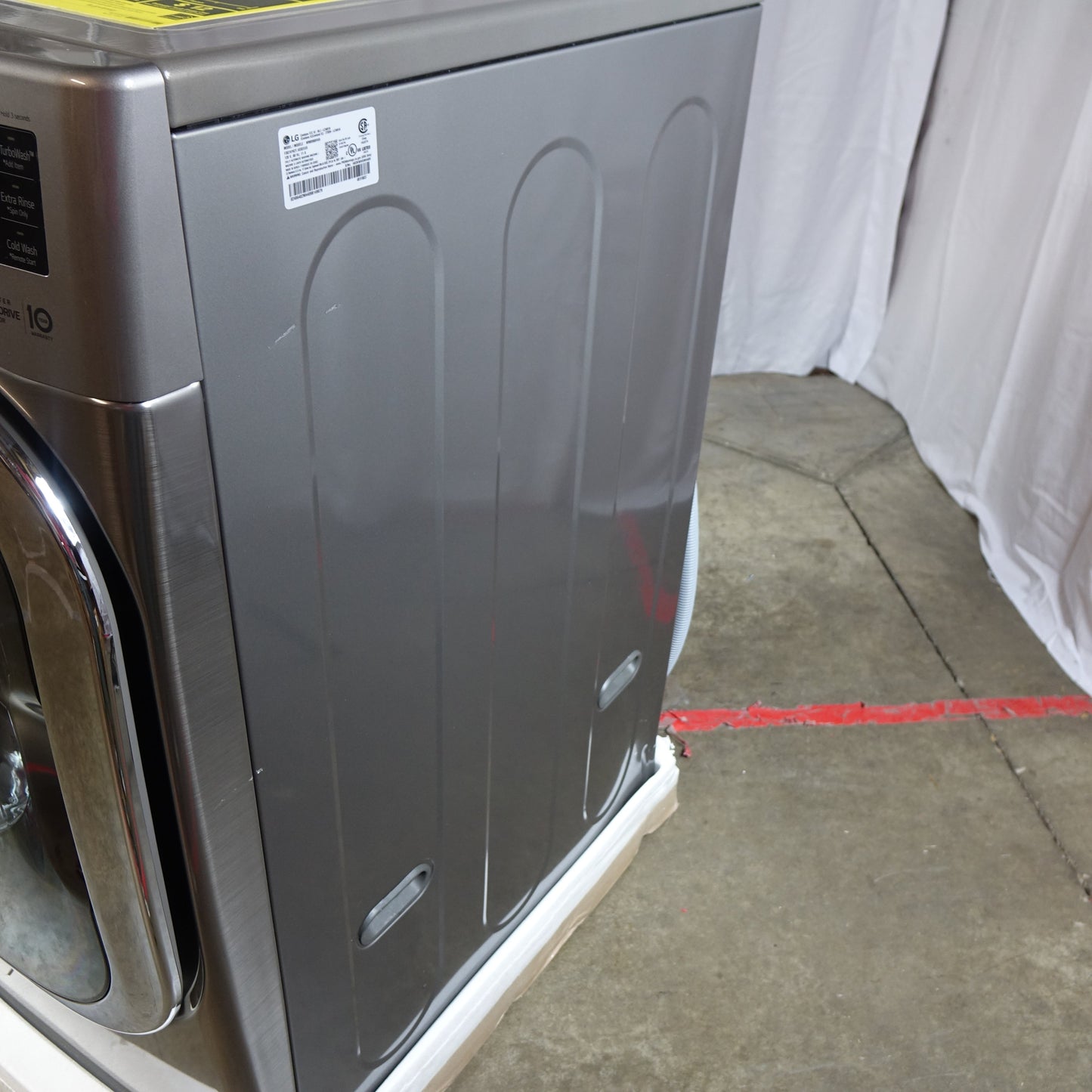 LG 5.2cu Mega Capacity Front Load Washer & 9.0cu Electric Dryer - Graphite Steel