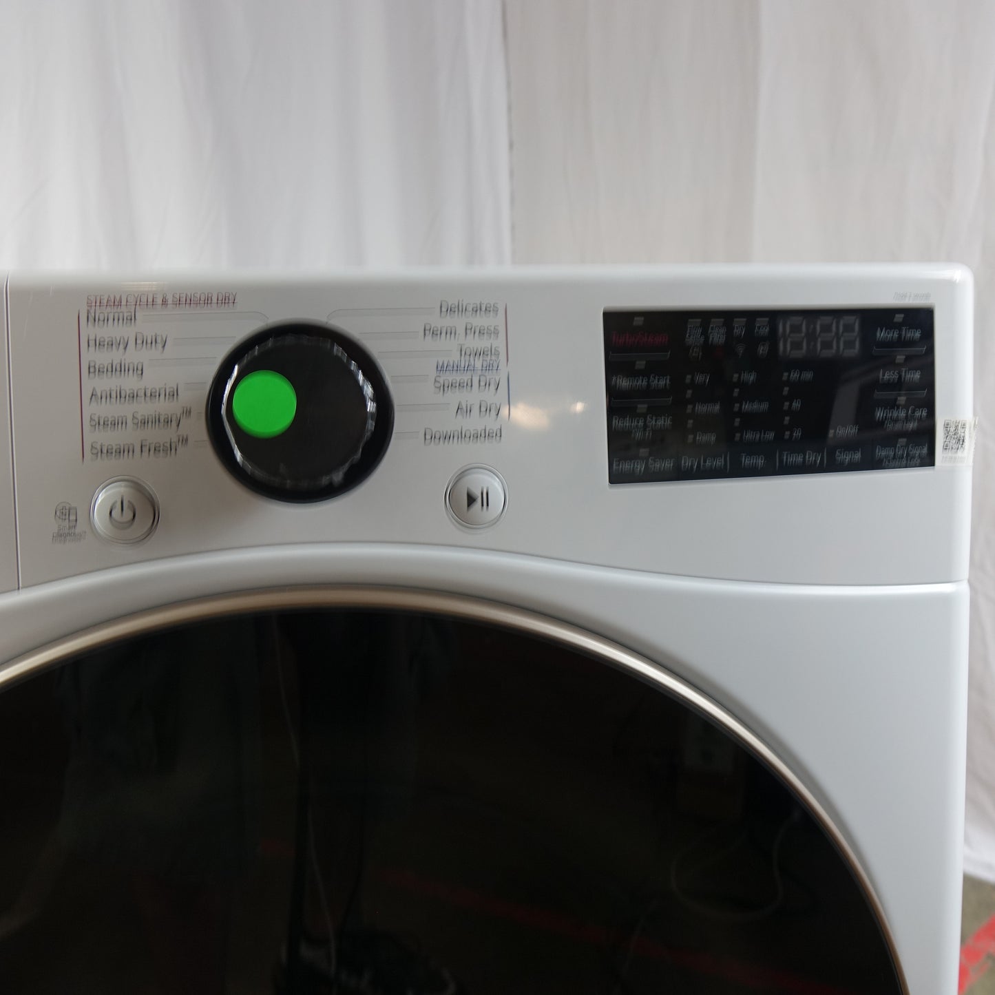 LG 4.5cu Stackable Front Load Washer & 7.4cu Electric Dryer - White