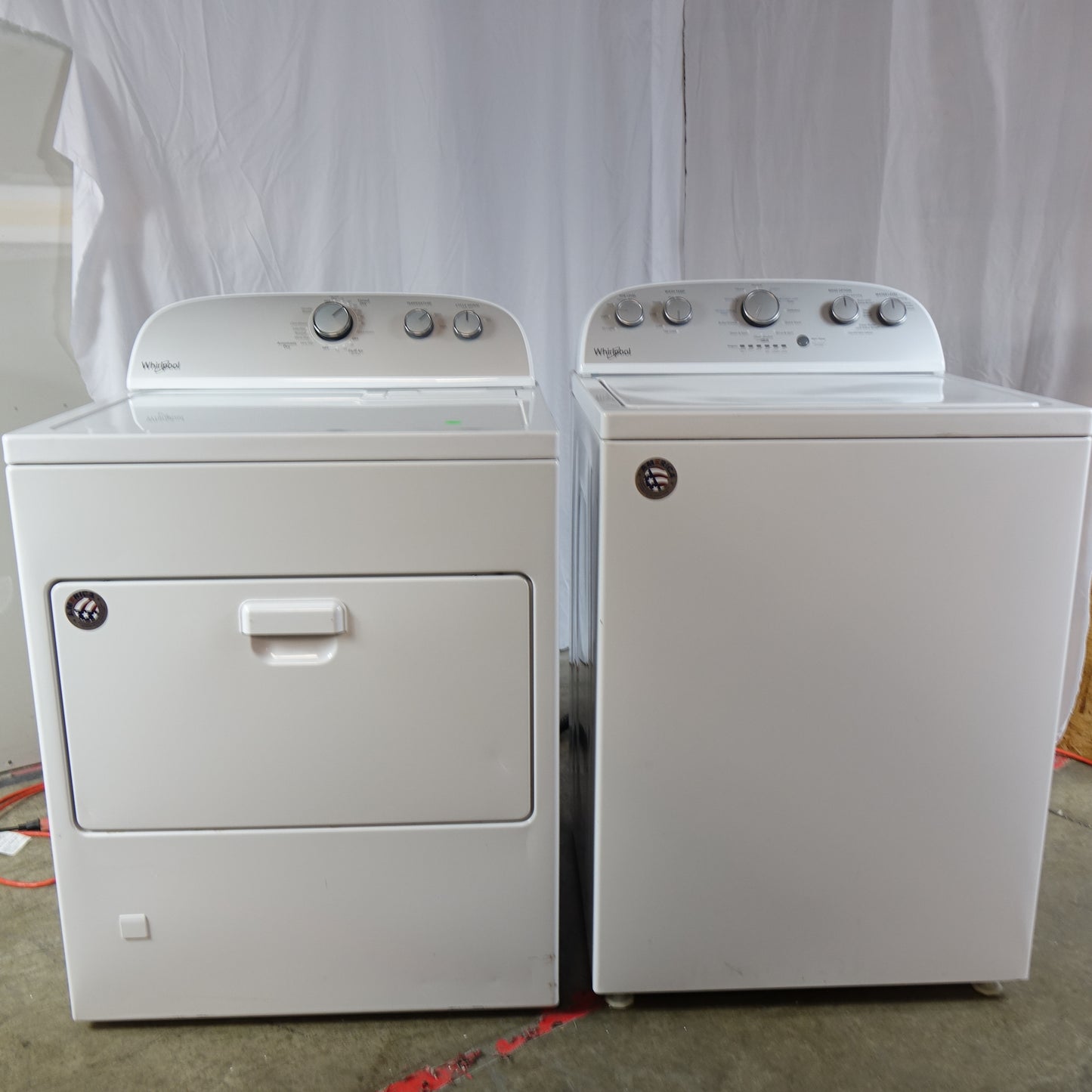 Whirlpool 3.8cu Top Load Washer and 7.0cu Gas Dryer - WTW4955HW