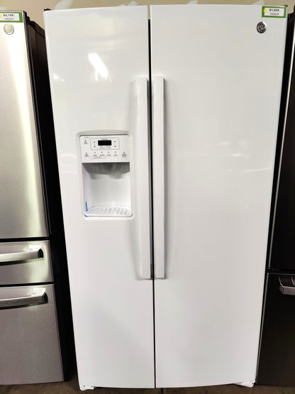 GE 25.3Cu Ft Side-By-Side Refrigerator with Filtered Water/Ice Dispenser (White)