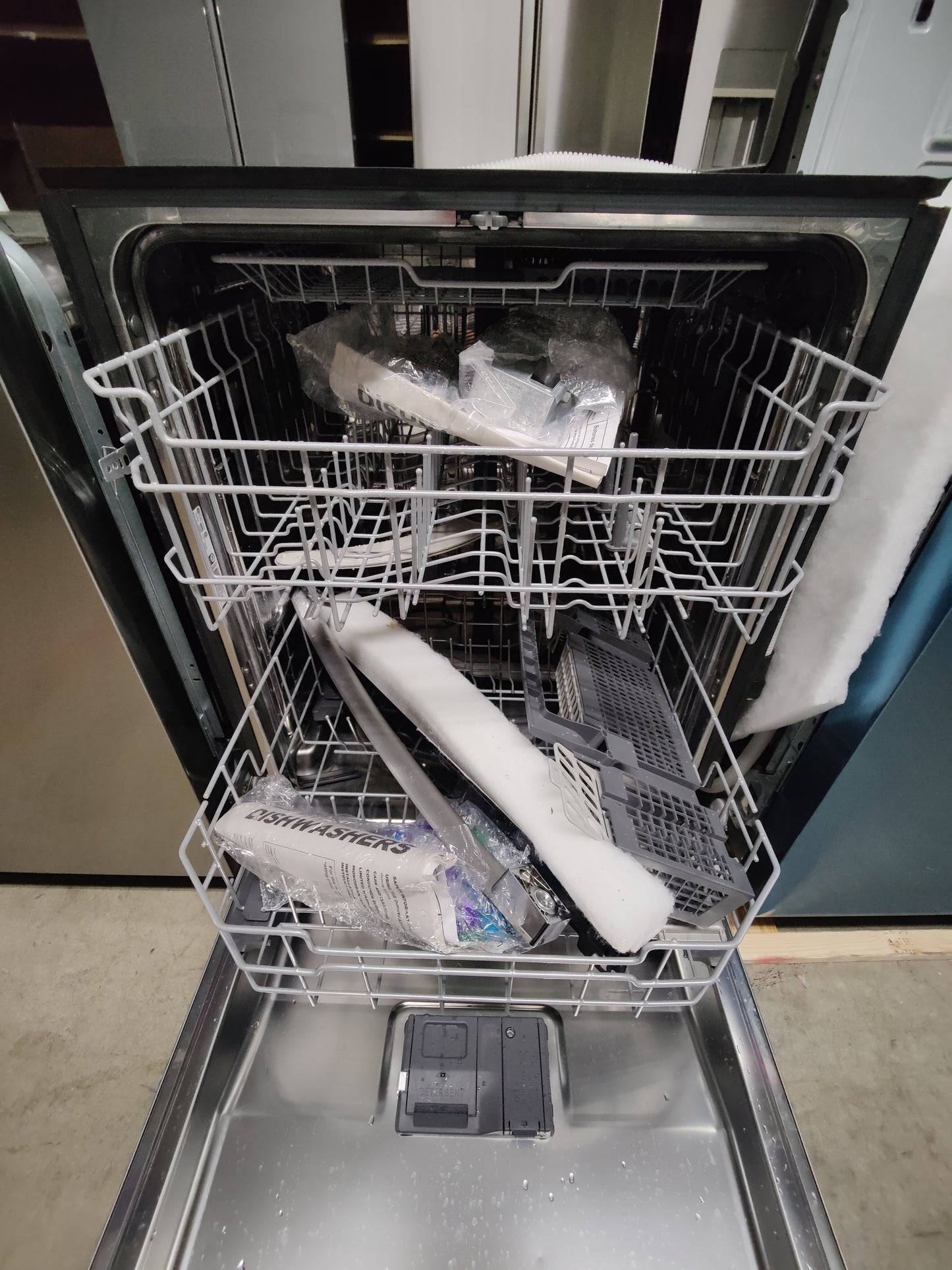 GE Top Control with Stainless Steel Interior Dishwasher with Sanitize Cycle