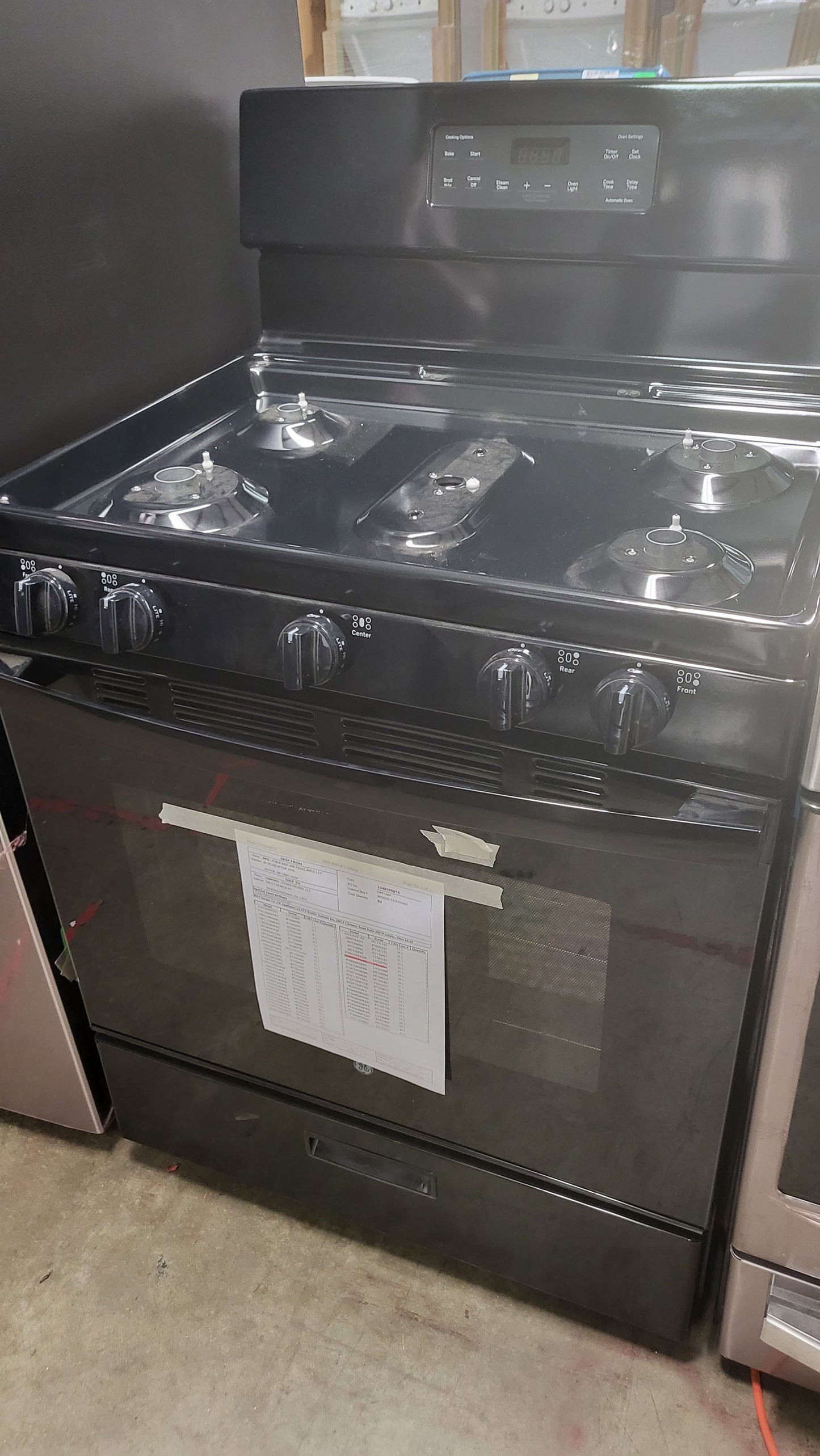 GE 30" Free-Standing Gas Range (Black) - 15,000 BTU - JGBS66DEKBB