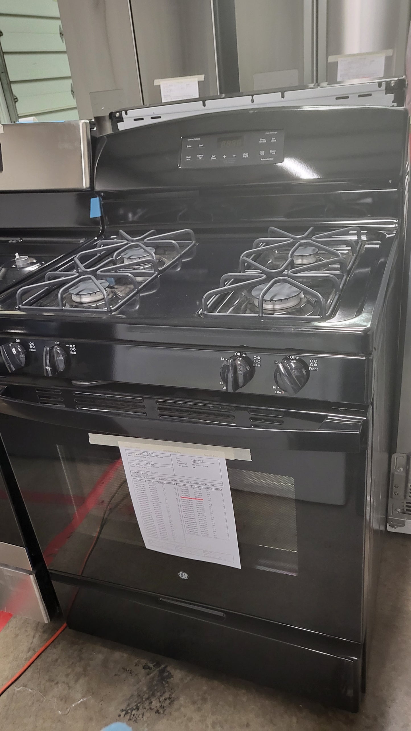 GE 30" Free-Standing Gas Range (Black) - 13,000 BTU - JGB635DEKBB